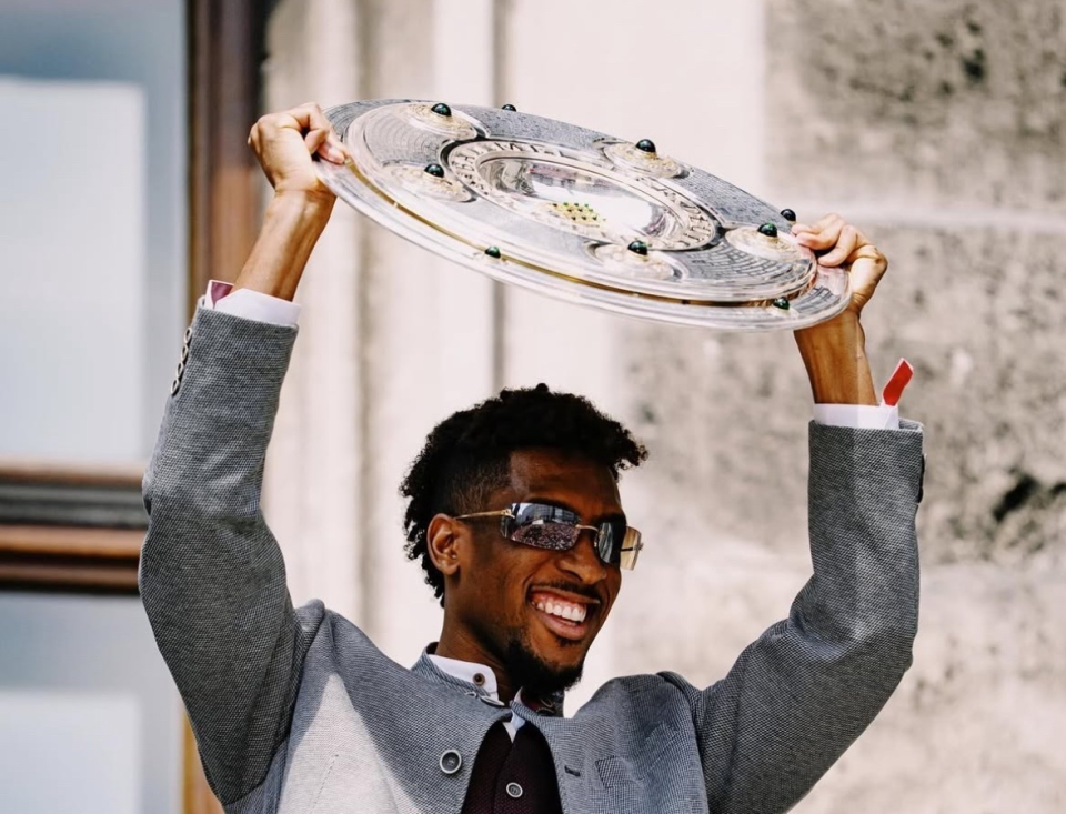 曼的年薪, 来辅助C罗